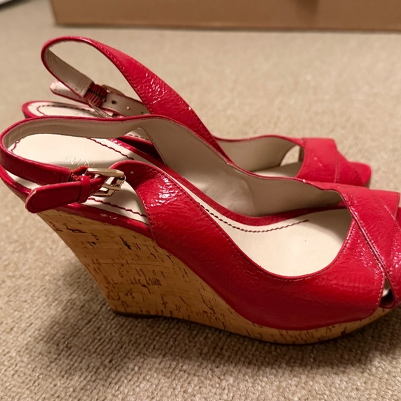 Size 8M - Nine West Red Wedges - Picture 3 of 5